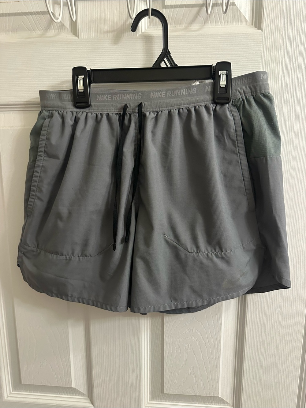 Nike Dri-Fit Stride Men’s Gray Size Medium Running Lined Athletic Shorts
